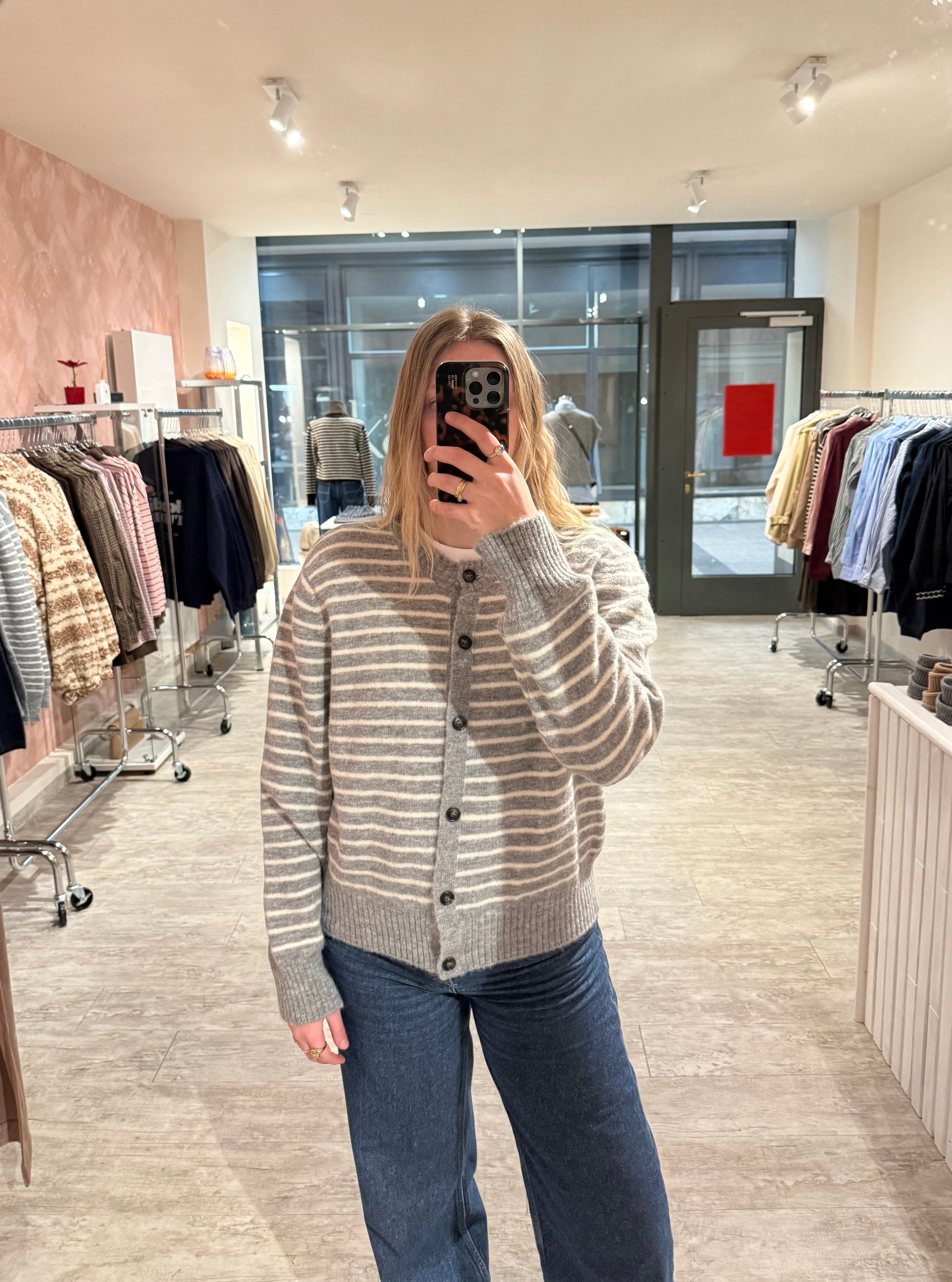 LIPSTIK Strickjacke grau