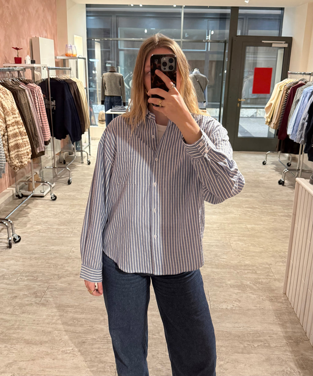 Bluse blau gestreift