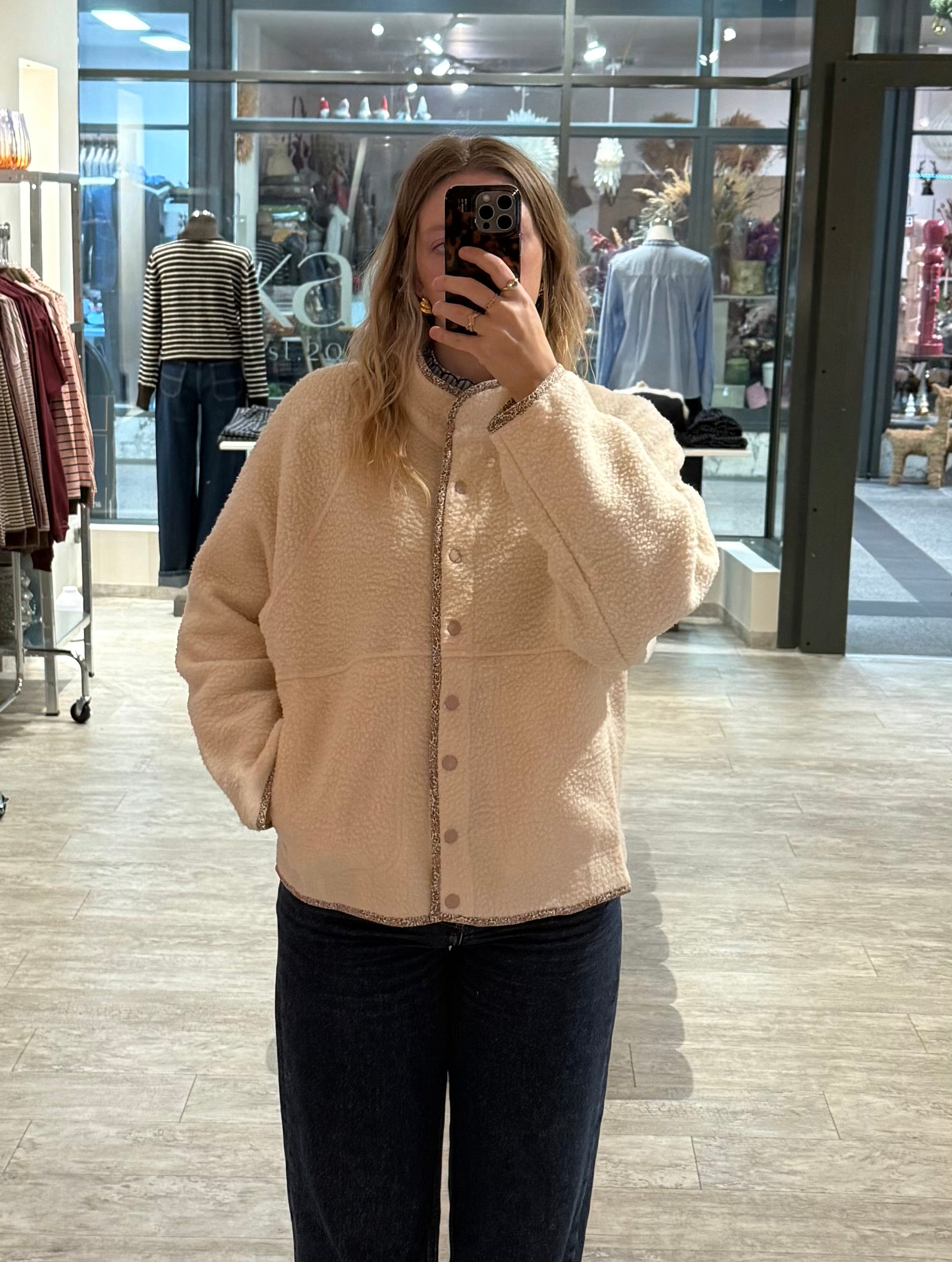 Flauschige Jacke beige
