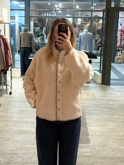 Flauschige Jacke beige