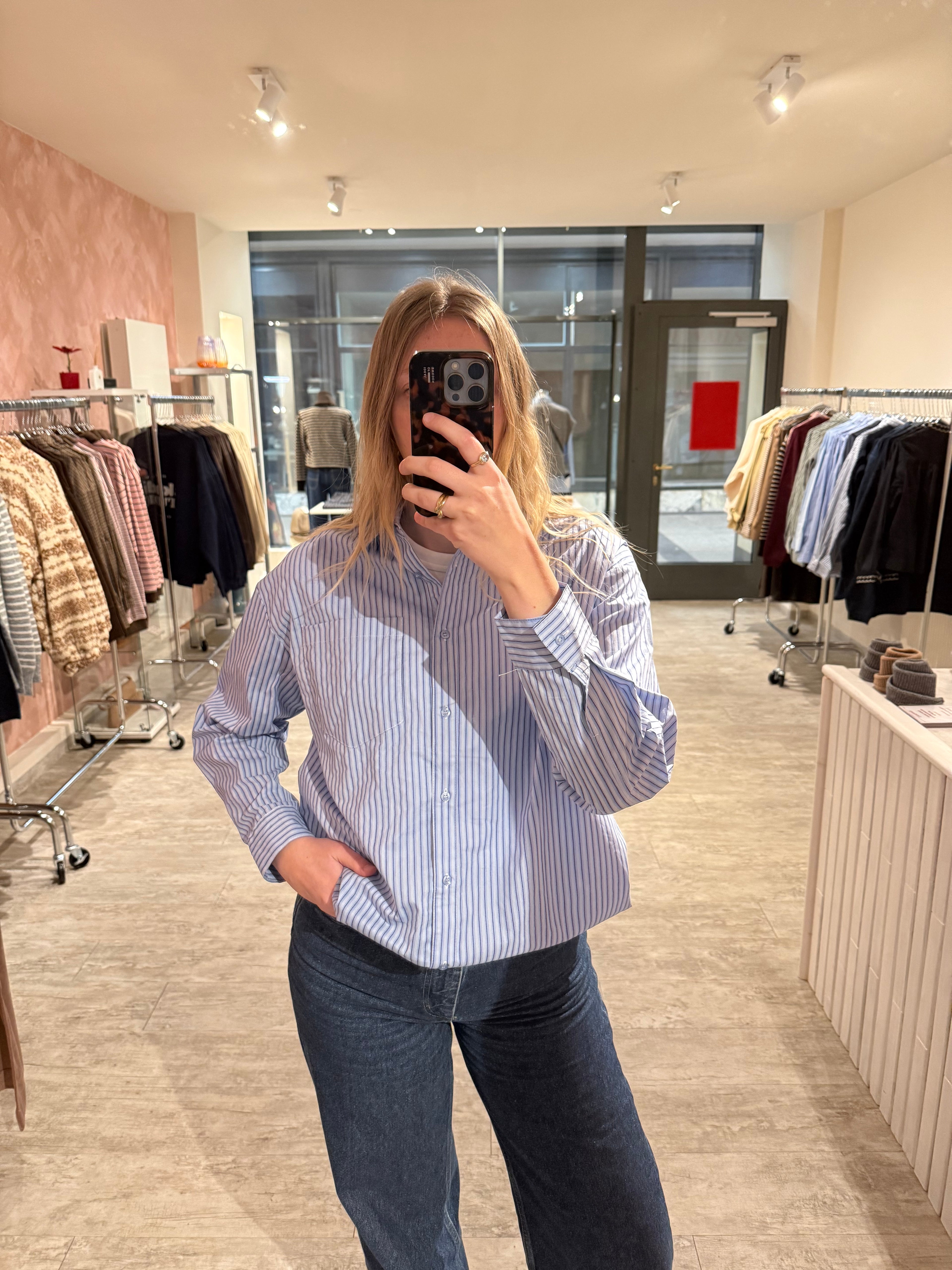 Gestreiftes Hemd blau