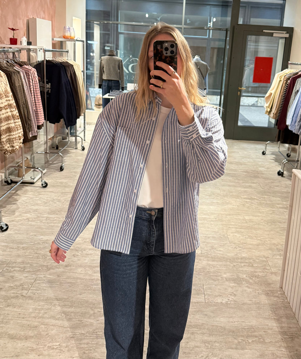 Bluse blau gestreift